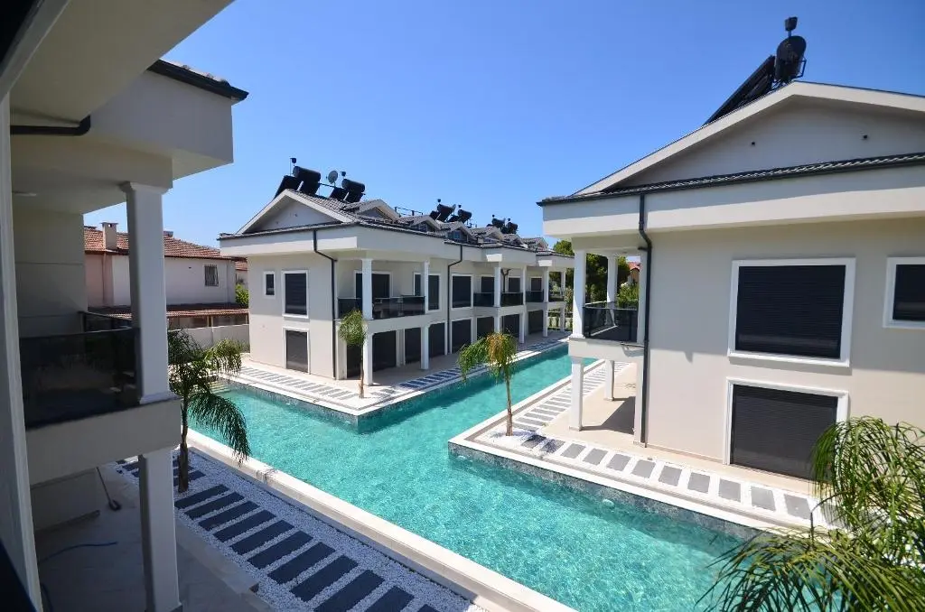 Calis real estate